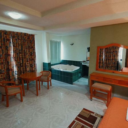 Hotel El Conquistador Monarca. Zitacuaro Luaran gambar
