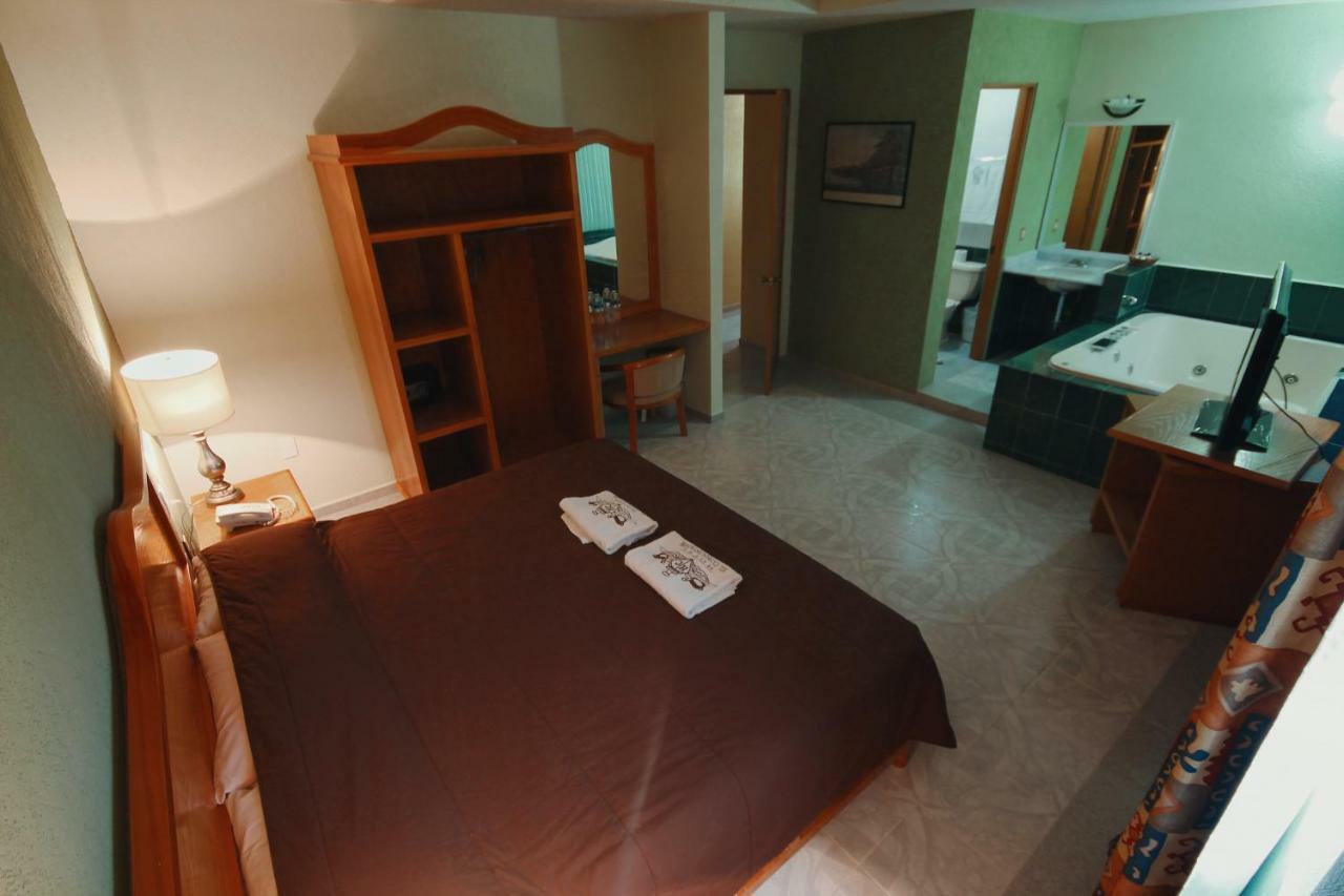 Hotel El Conquistador Monarca. Zitacuaro Luaran gambar