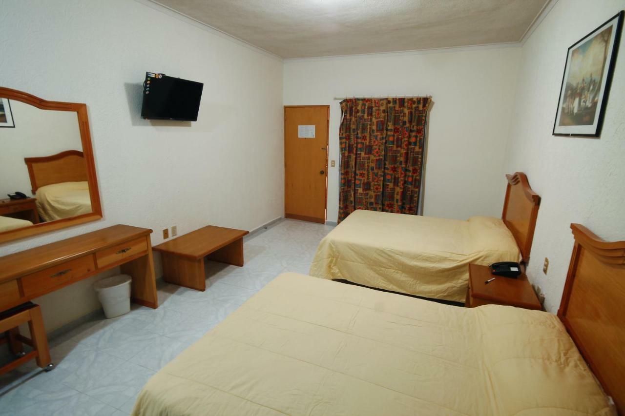 Hotel El Conquistador Monarca. Zitacuaro Luaran gambar