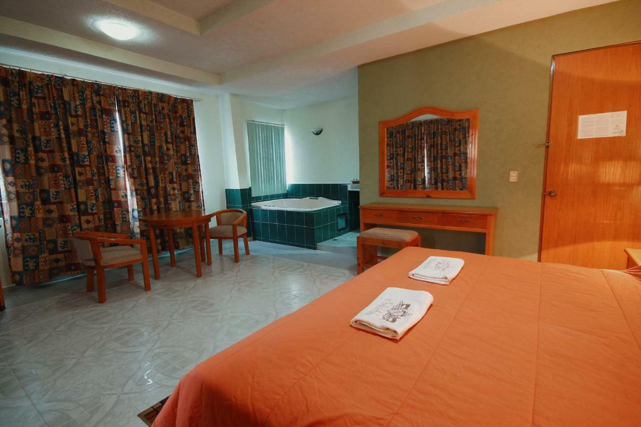 Hotel El Conquistador Monarca. Zitacuaro Luaran gambar