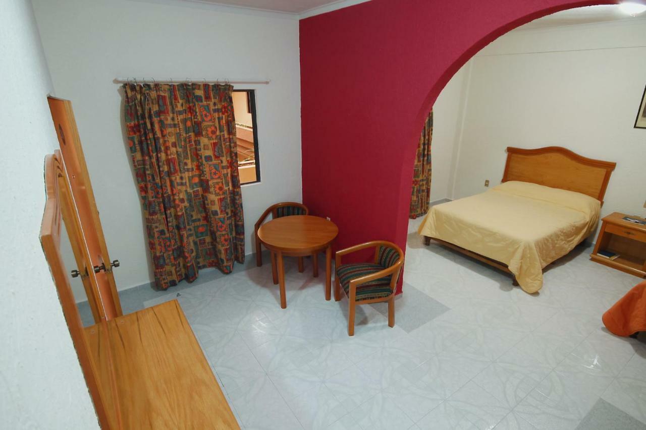 Hotel El Conquistador Monarca. Zitacuaro Luaran gambar