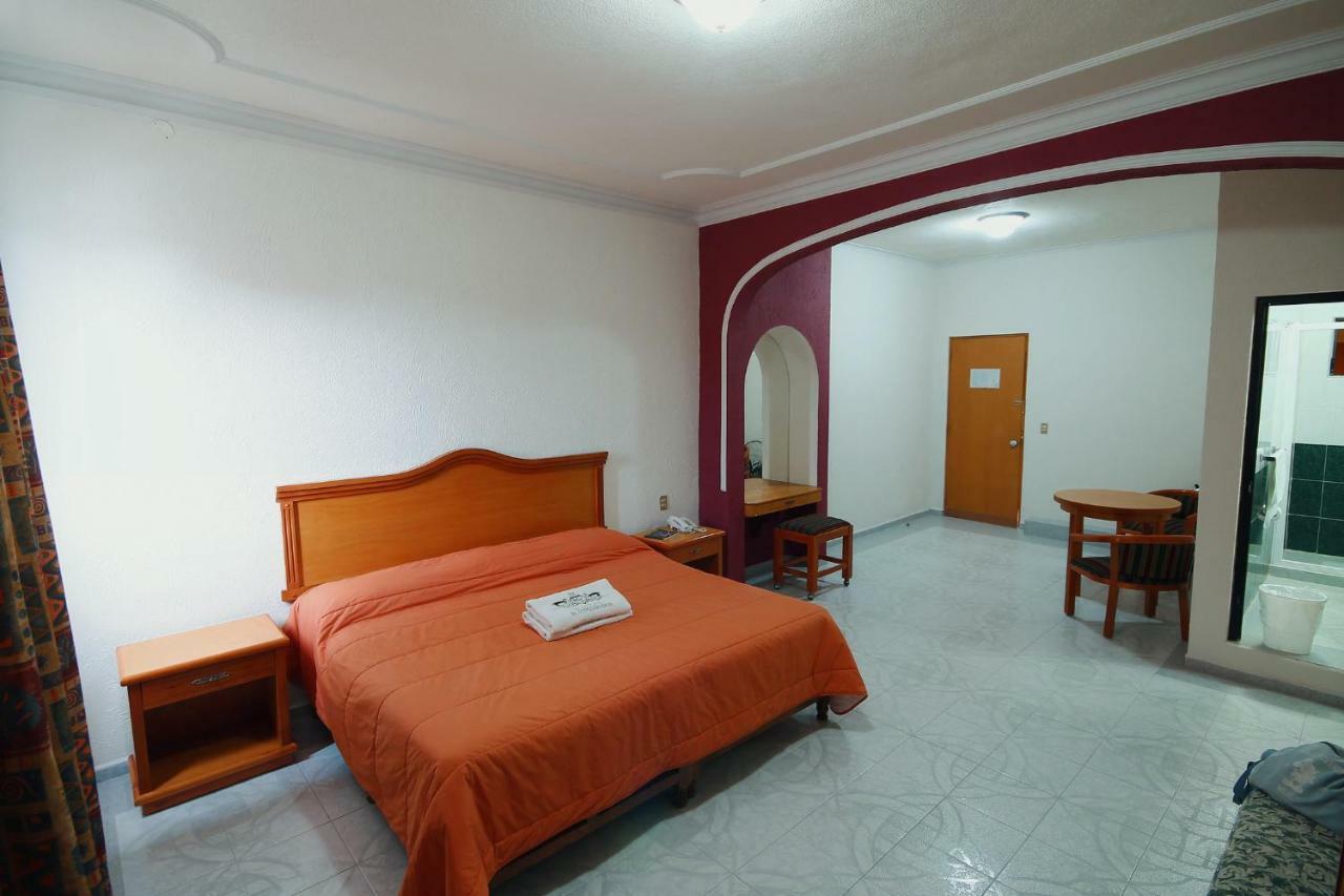 Hotel El Conquistador Monarca. Zitacuaro Luaran gambar