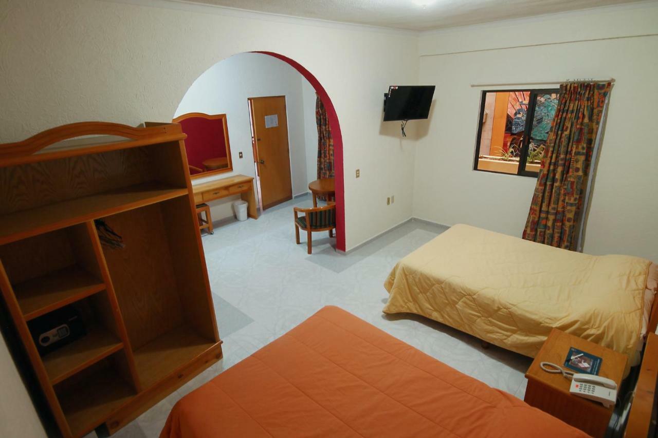 Hotel El Conquistador Monarca. Zitacuaro Luaran gambar