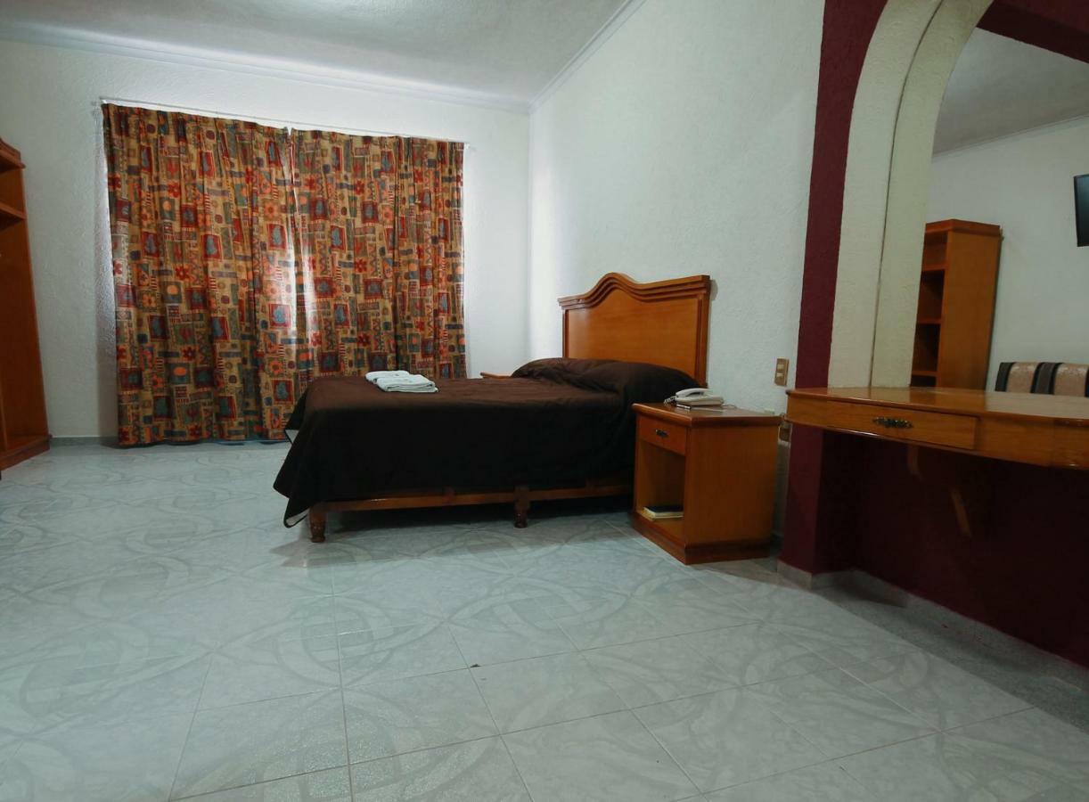 Hotel El Conquistador Monarca. Zitacuaro Luaran gambar